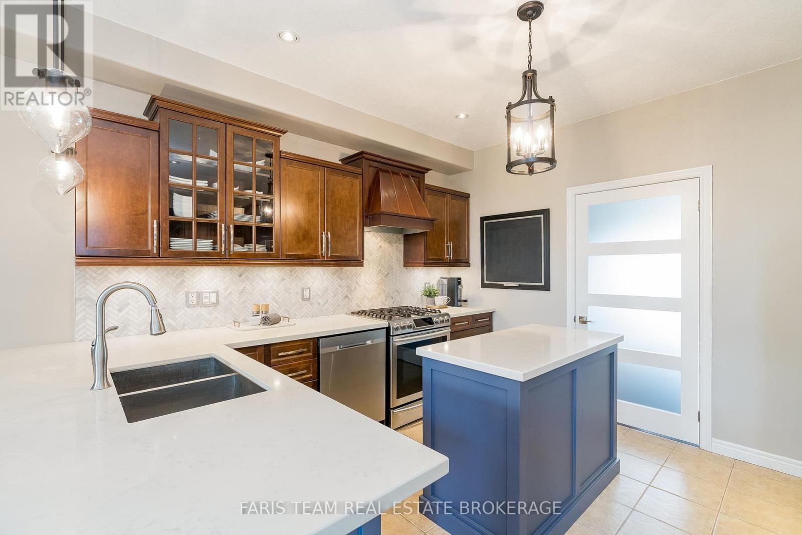 6 Somerville Crescent, Mulmur, Ontario  L0N 1M0 - Photo 8 - X12451178