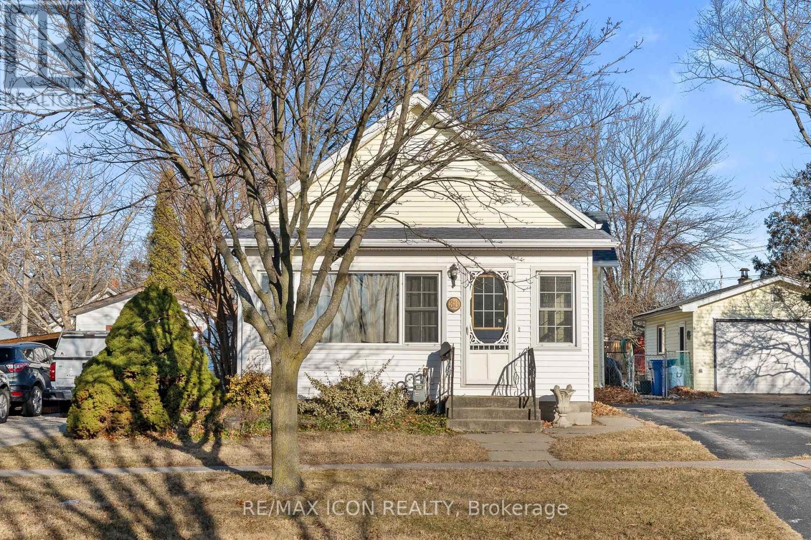 38 Myrtle Street, Kingsville, Ontario  N9Y 1M3 - Photo 1 - X12647520