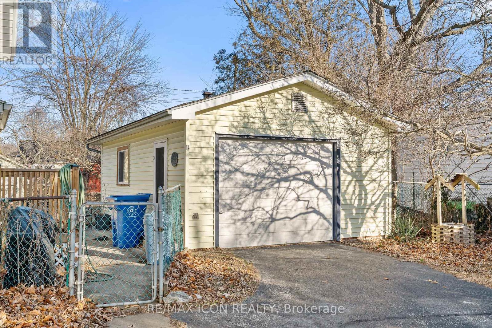 38 Myrtle Street, Kingsville, Ontario  N9Y 1M3 - Photo 12 - X12647520