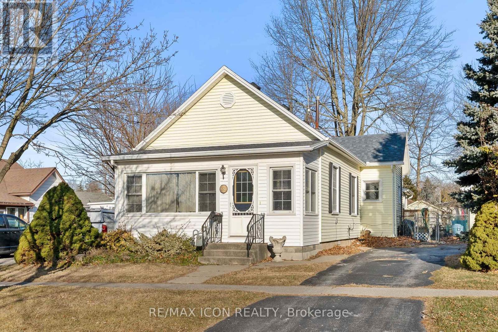 38 Myrtle Street, Kingsville, Ontario  N9Y 1M3 - Photo 2 - X12647520