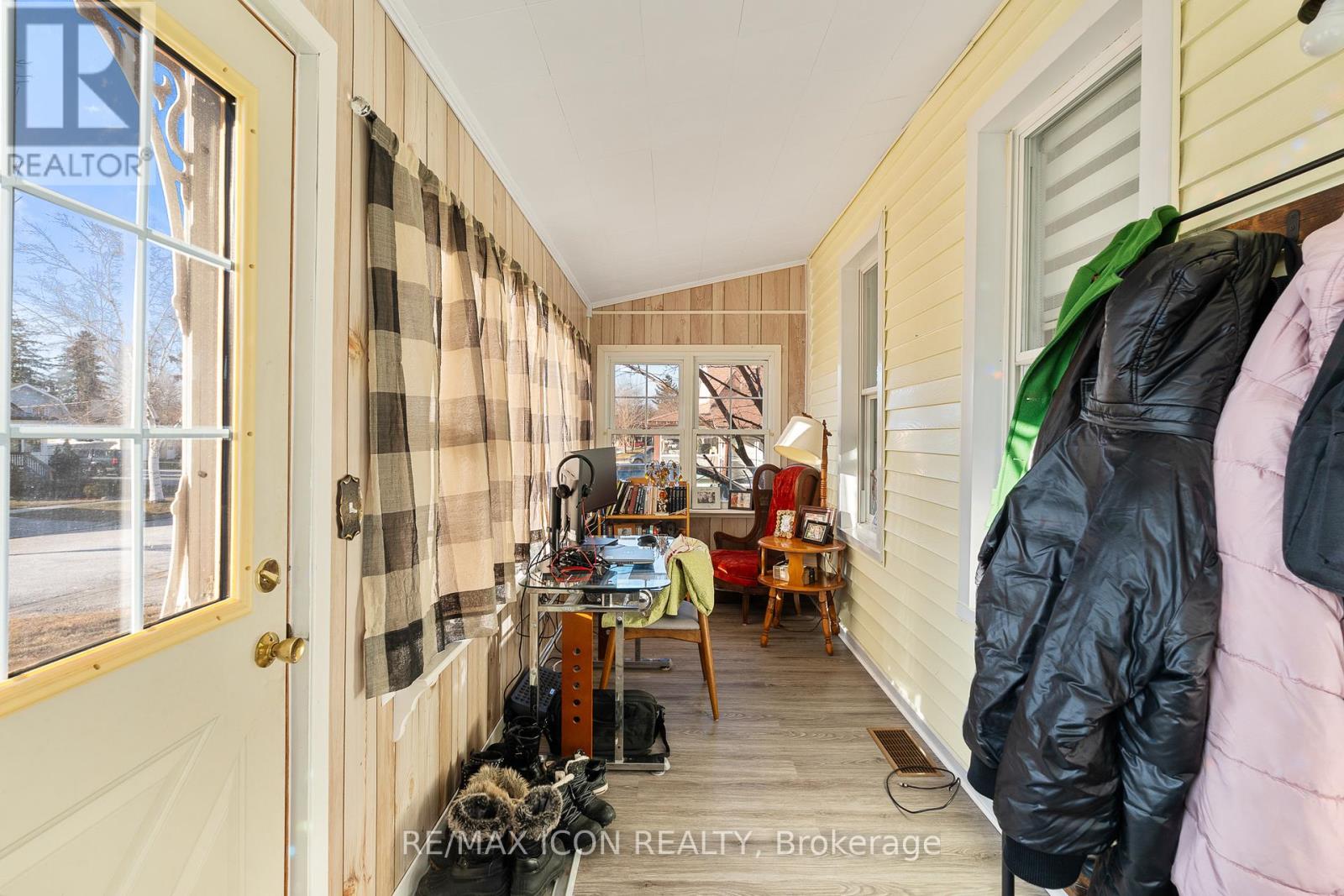 38 Myrtle Street, Kingsville, Ontario  N9Y 1M3 - Photo 5 - X12647520