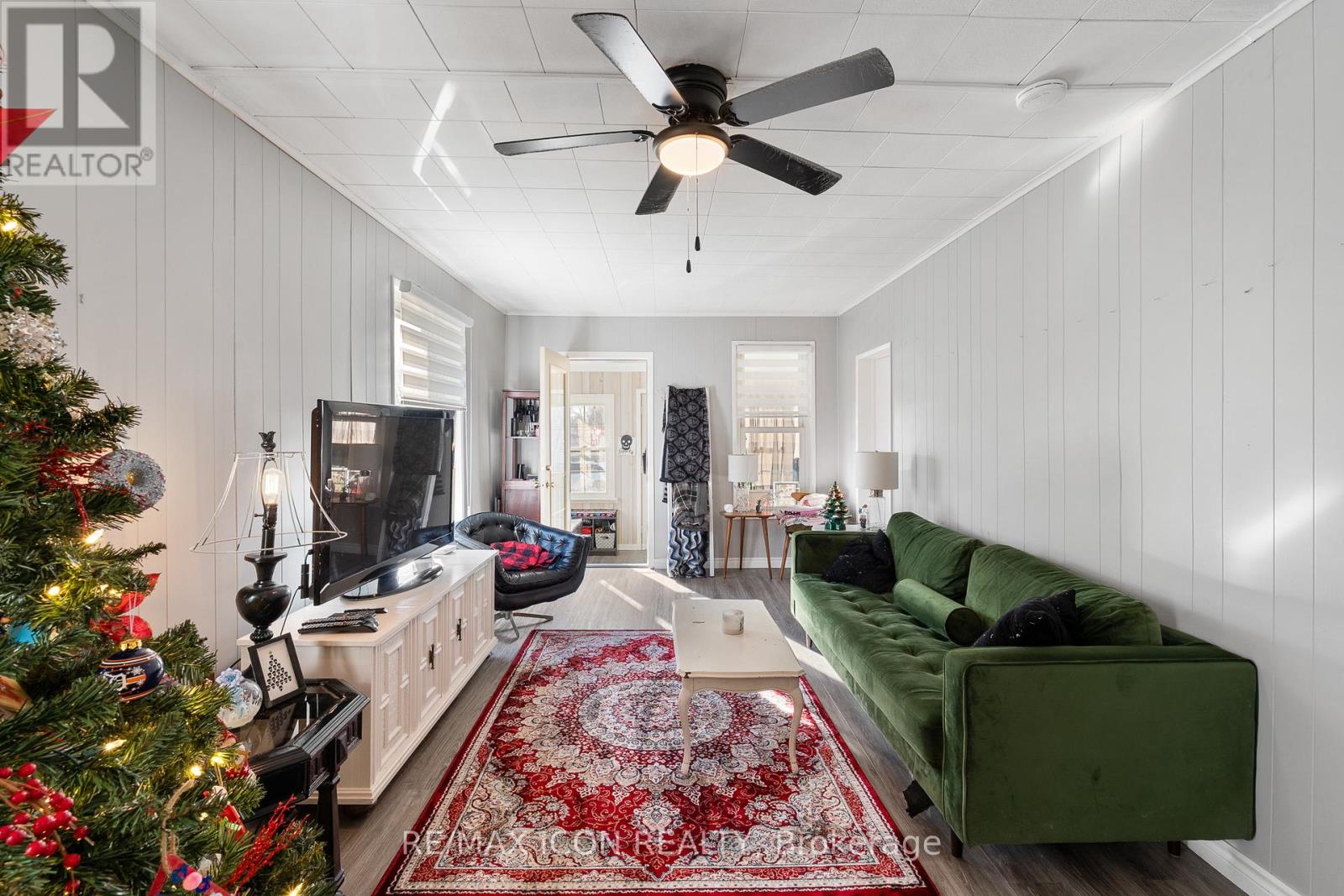 38 Myrtle Street, Kingsville, Ontario  N9Y 1M3 - Photo 9 - X12647520