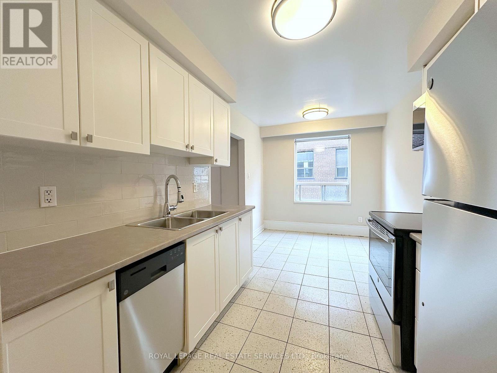 4 - 104 Rajah Street, Toronto, Ontario  M6A 2J3 - Photo 4 - C12647508