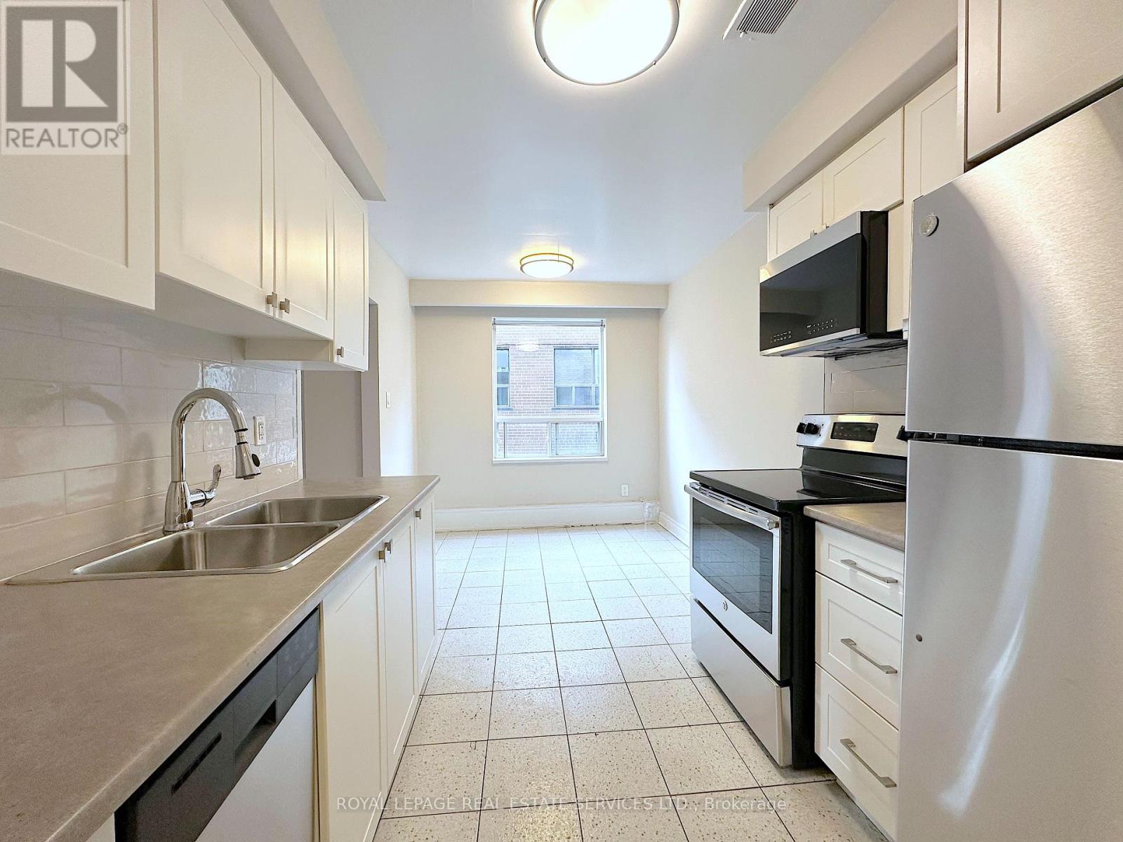 4 - 104 Rajah Street, Toronto, Ontario  M6A 2J3 - Photo 5 - C12647508