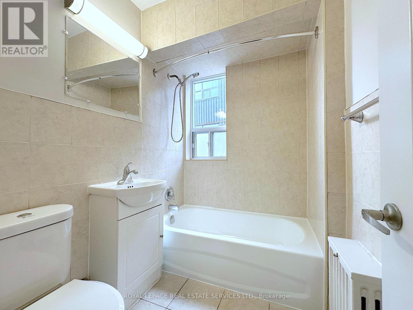 4 - 104 Rajah Street, Toronto, Ontario  M6A 2J3 - Photo 8 - C12647508