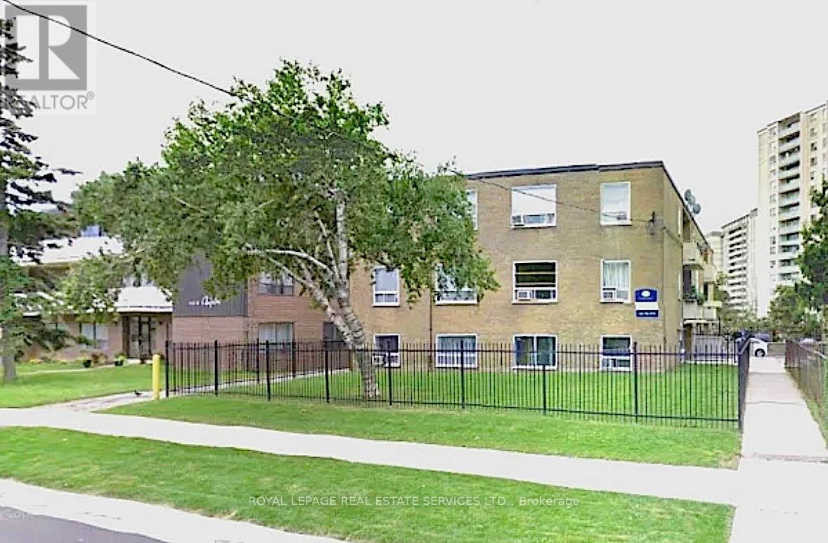 8 - 104 RAJAH STREET, Toronto, Ontario