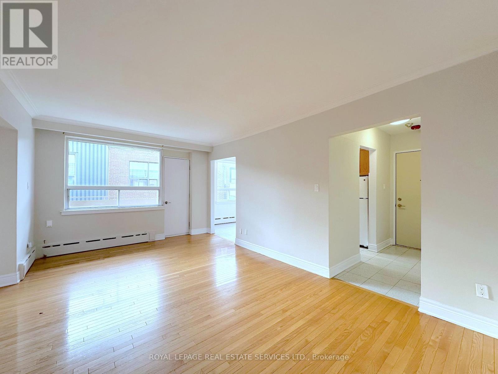 8 - 104 Rajah Street, Toronto, Ontario  M6A 2J3 - Photo 2 - C12647510