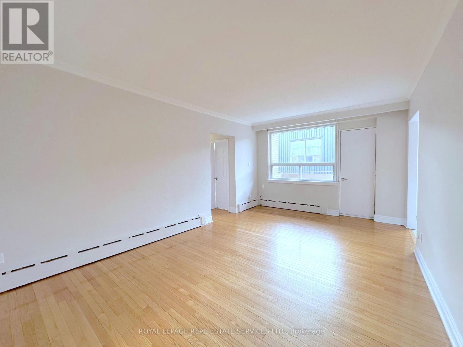 8 - 104 Rajah Street, Toronto, Ontario  M6A 2J3 - Photo 4 - C12647510