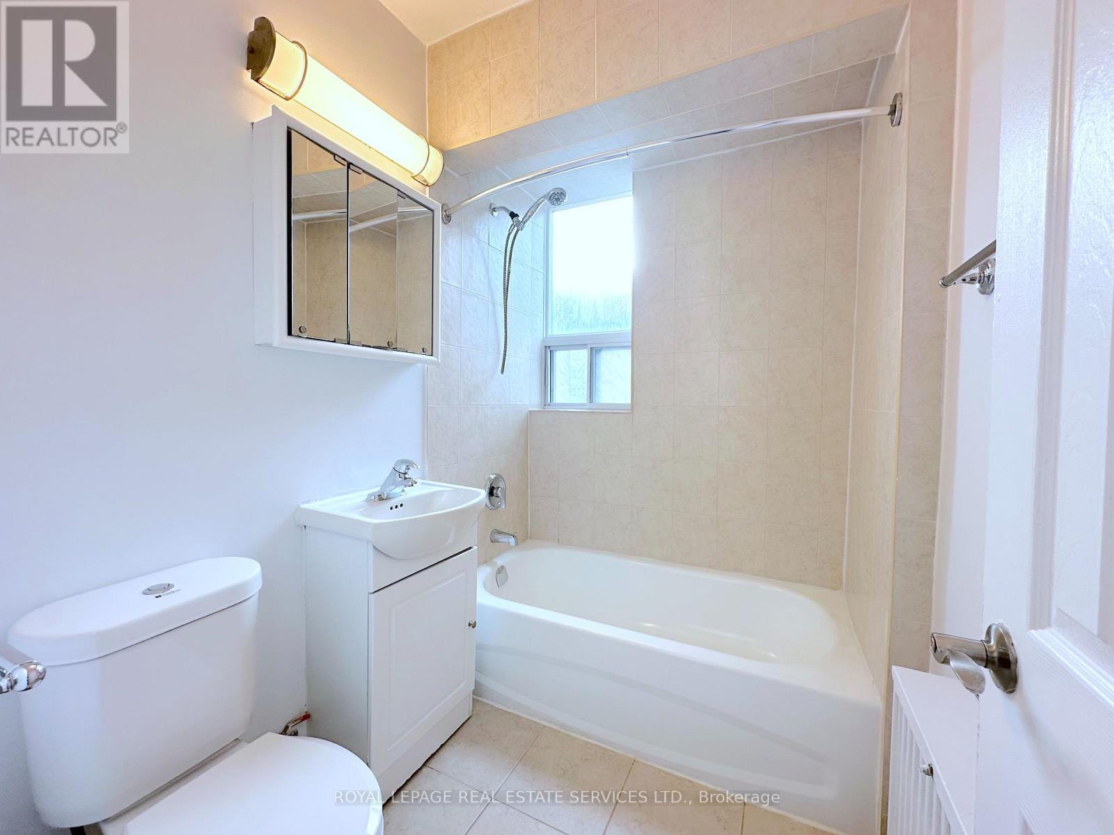 8 - 104 Rajah Street, Toronto, Ontario  M6A 2J3 - Photo 8 - C12647510