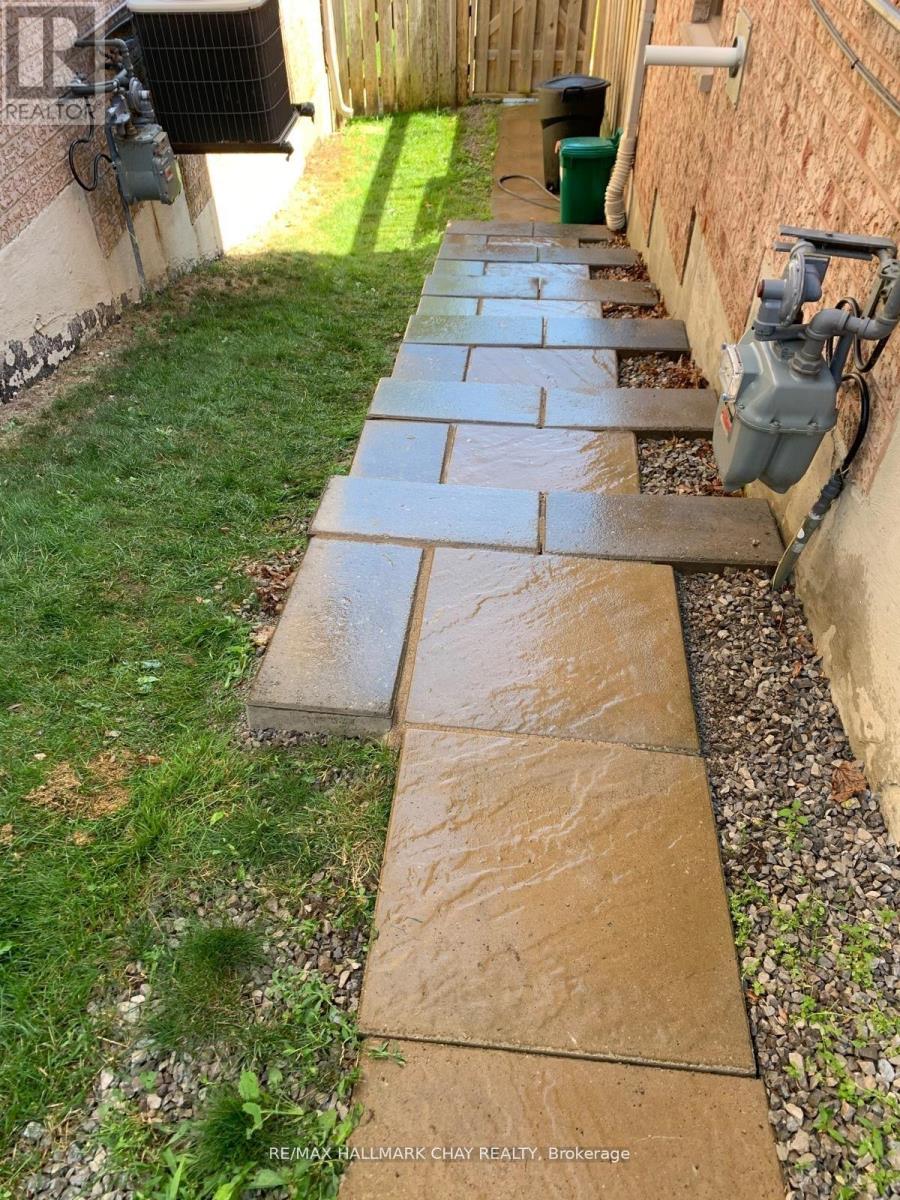 85 October Lane, Aurora, Ontario  L4G 7A1 - Photo 10 - N12647482