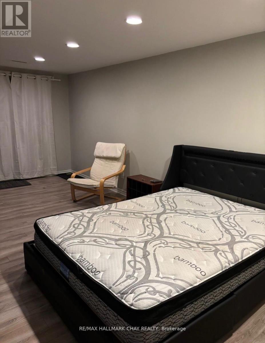 85 October Lane, Aurora, Ontario  L4G 7A1 - Photo 3 - N12647482