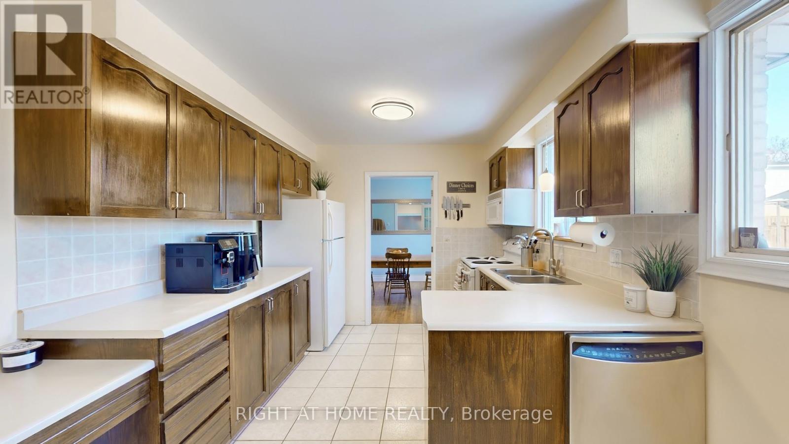 203 Manitoba Street, Whitchurch-Stouffville, Ontario  L4A 4Y4 - Photo 10 - N12647484