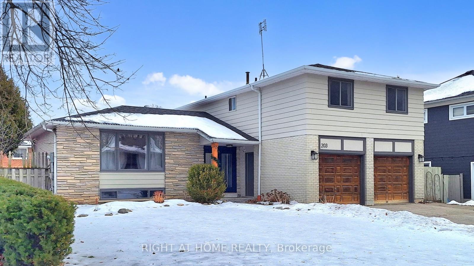 203 Manitoba Street, Whitchurch-Stouffville, Ontario  L4A 4Y4 - Photo 2 - N12647484