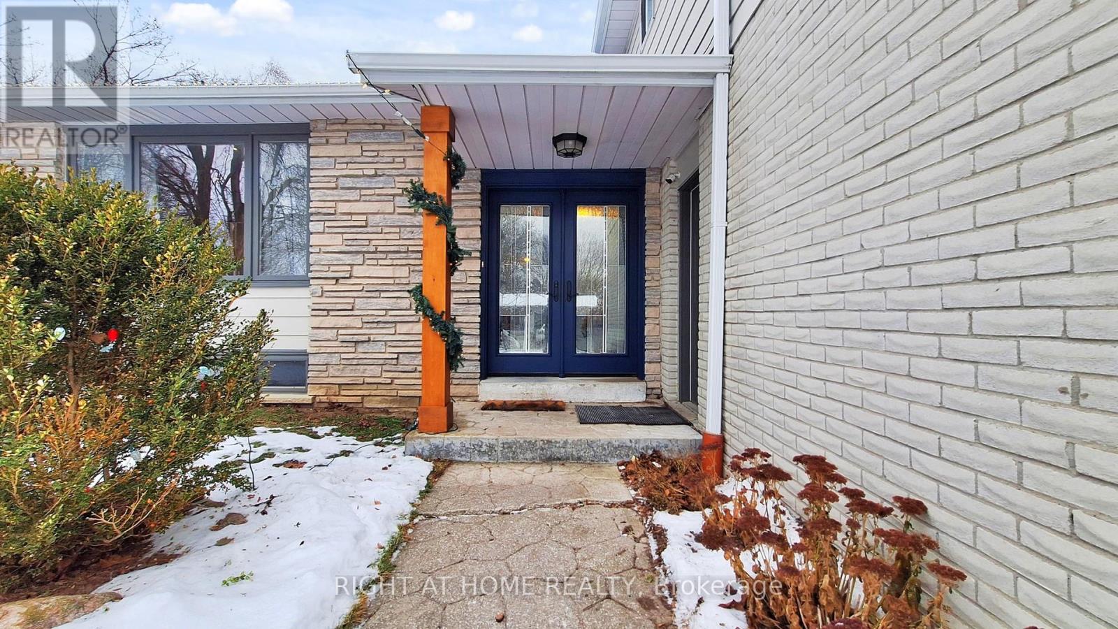 203 Manitoba Street, Whitchurch-Stouffville, Ontario  L4A 4Y4 - Photo 3 - N12647484