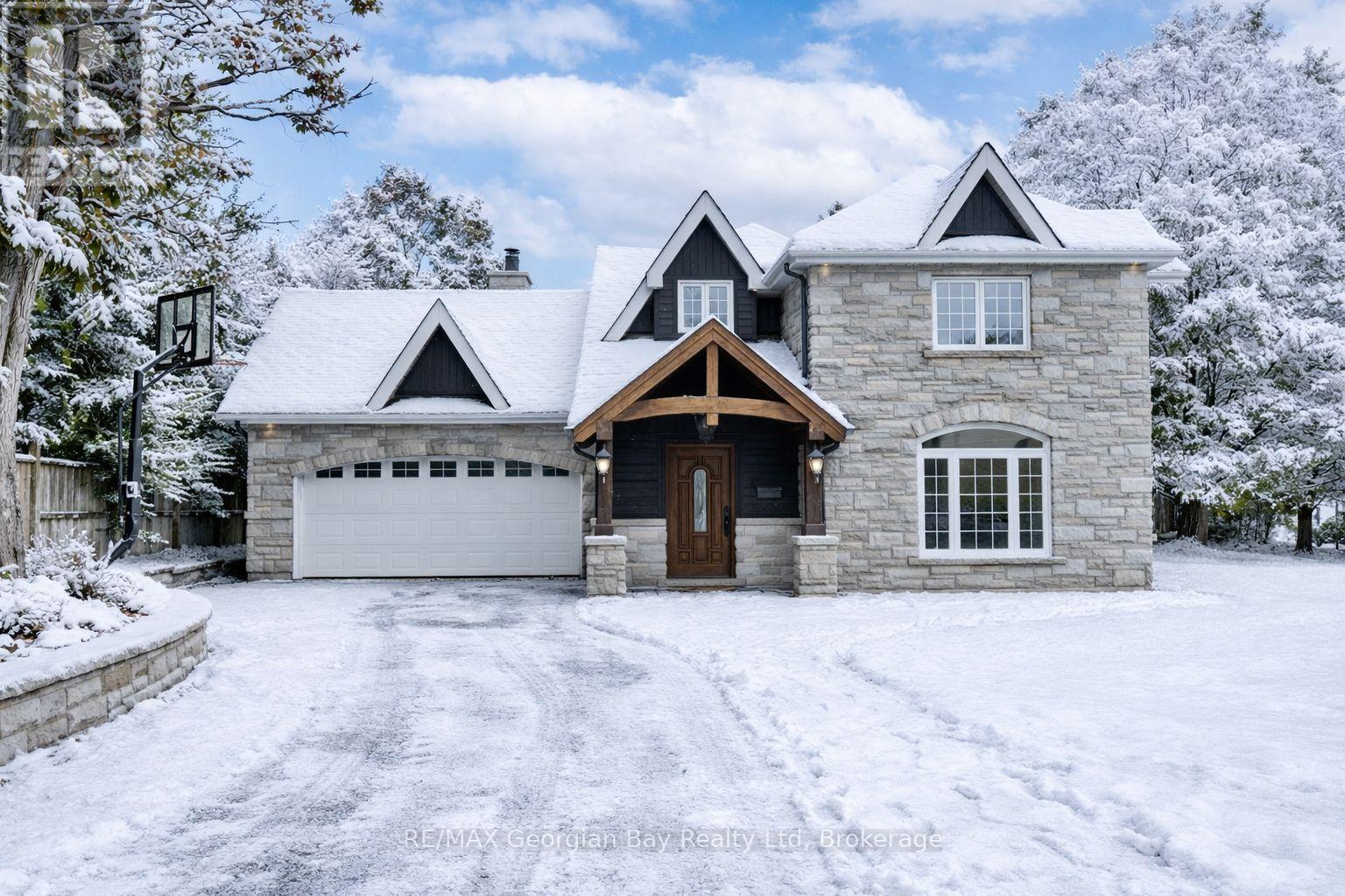 105 DUCKWORTH STREET, Barrie, Ontario