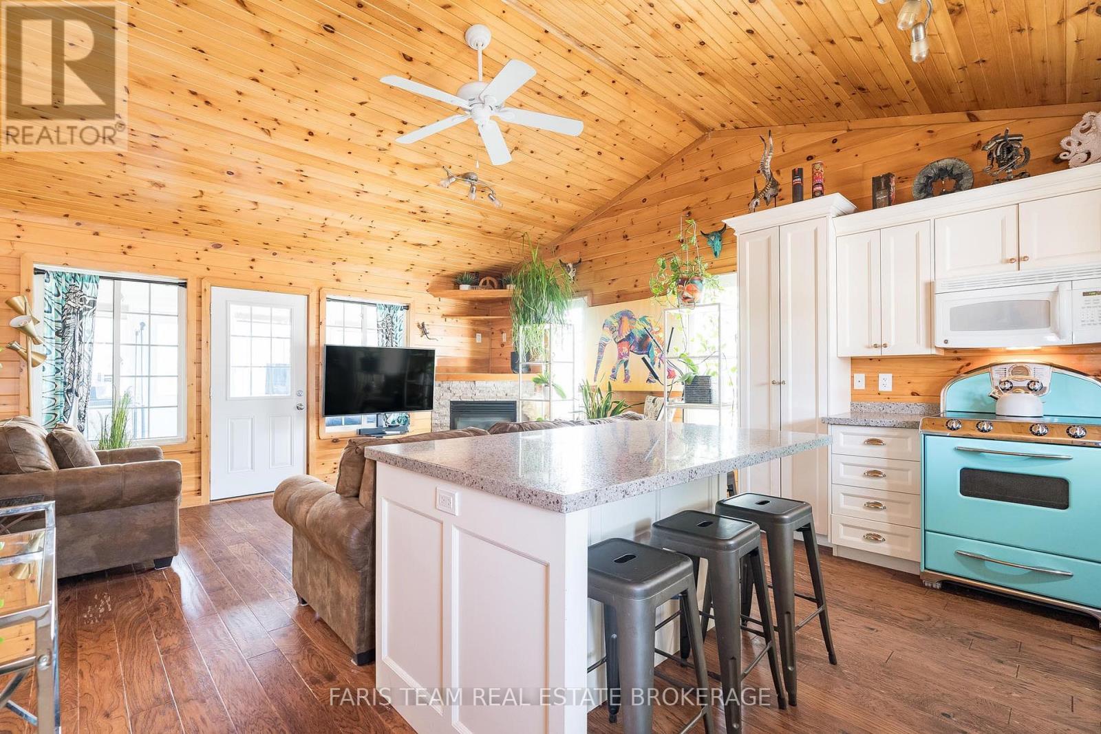 3 Awenda Avenue, Wasaga Beach, Ontario  L9Z 1X7 - Photo 9 - S12319206