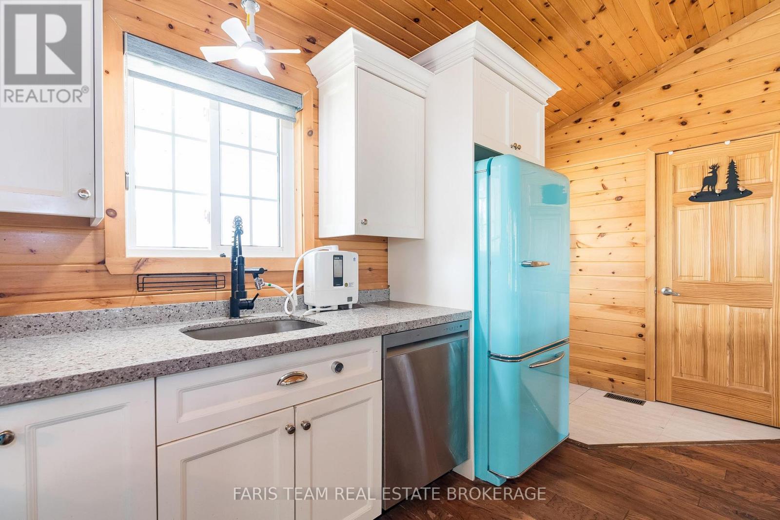 3 Awenda Avenue, Wasaga Beach, Ontario  L9Z 1X7 - Photo 8 - S12319206