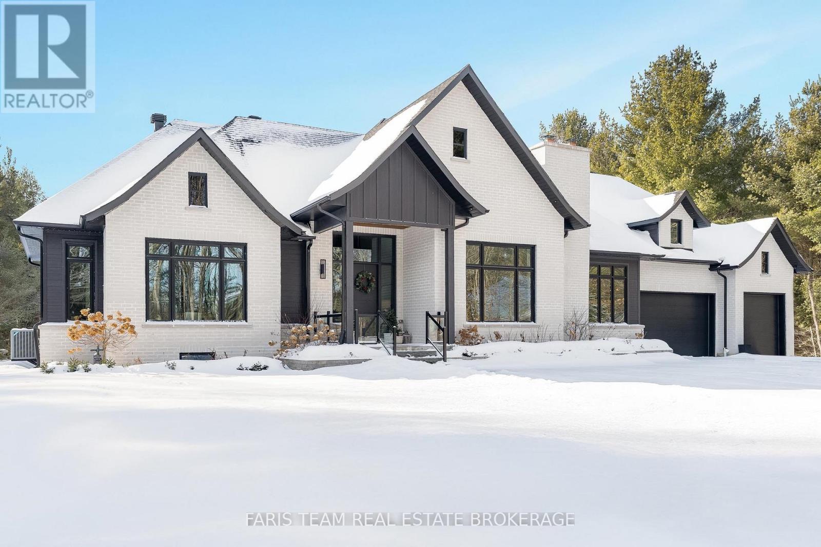 4 SYCAMORE CIRCLE, Springwater, Ontario