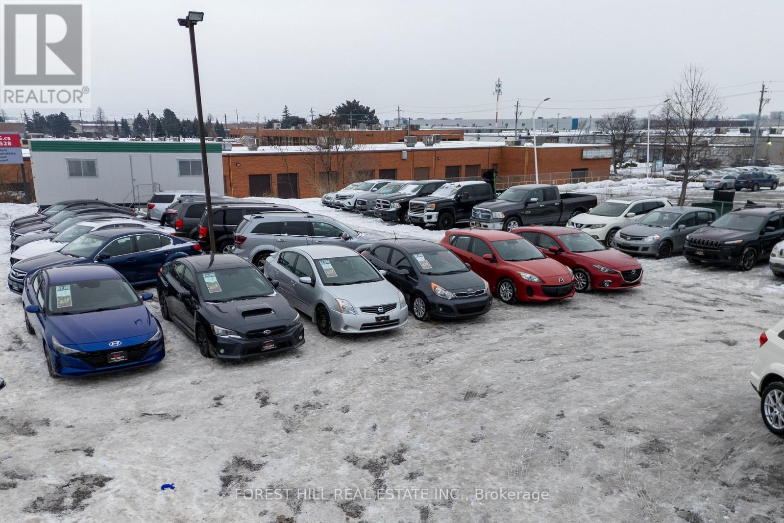 B - 1113 Finch Avenue W, Toronto, Ontario  M3J 2P7 - Photo 3 - W12646264