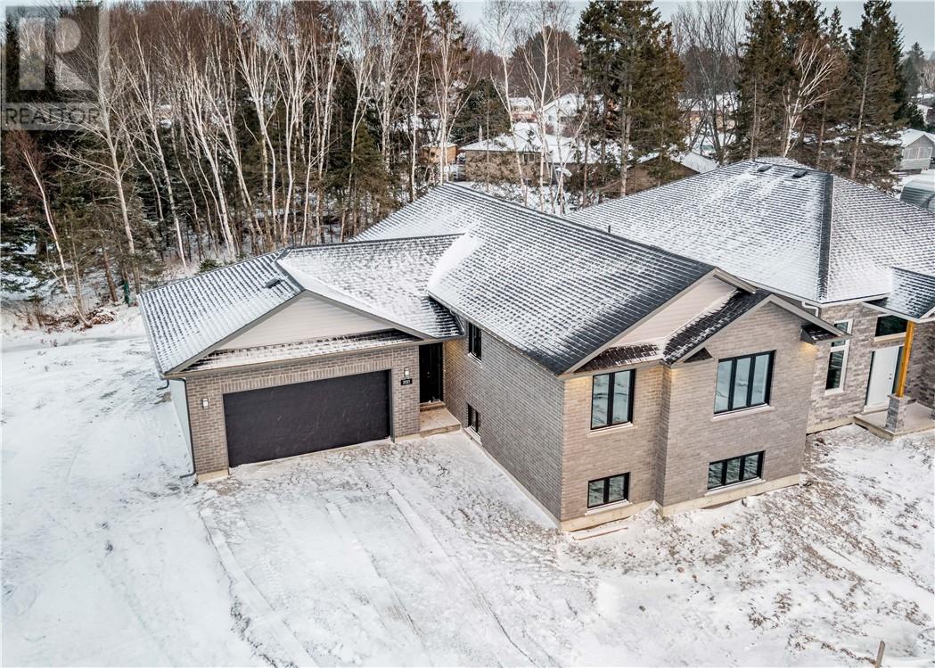 2021 Schreyer, Hanmer, Ontario  P3P 1R3 - Photo 2 - 2125950