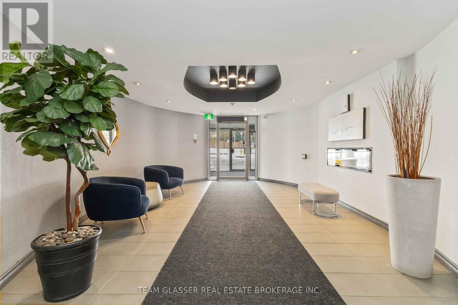 512 - 560 Proudfoot Lane, London North, Ontario  N6H 5G7 - Photo 2 - X12647560