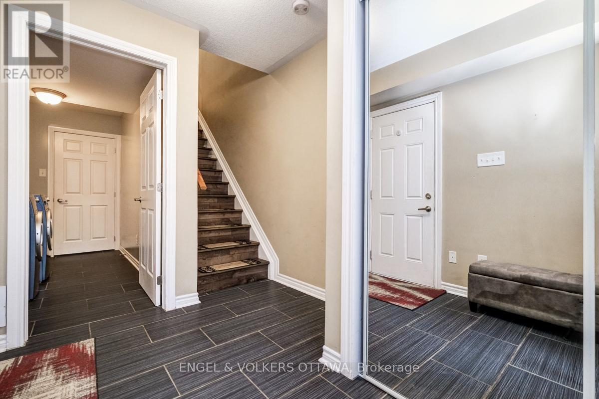 2604 Baynes Sound Way, Ottawa, Ontario  K2J 0X1 - Photo 3 - X12647524