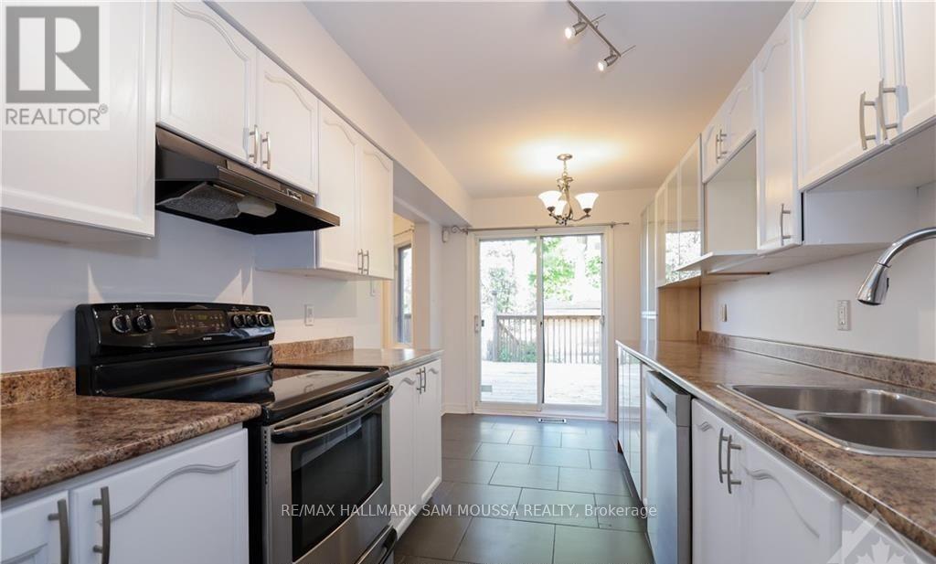 104 Thornbury Crescent, Ottawa, Ontario  K2G 6C3 - Photo 10 - X12647546