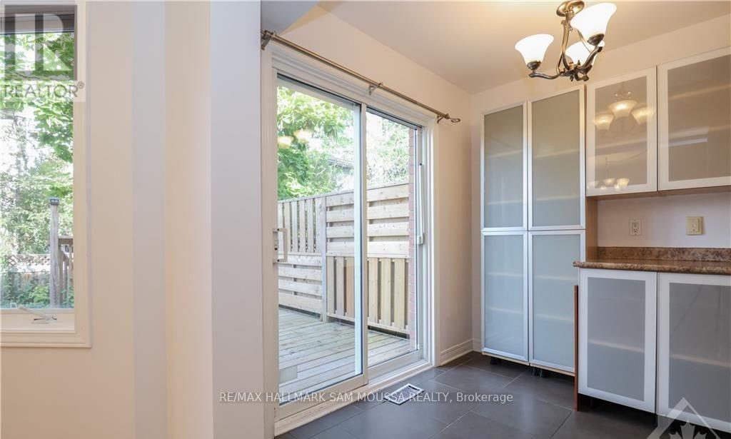 104 Thornbury Crescent, Ottawa, Ontario  K2G 6C3 - Photo 11 - X12647546