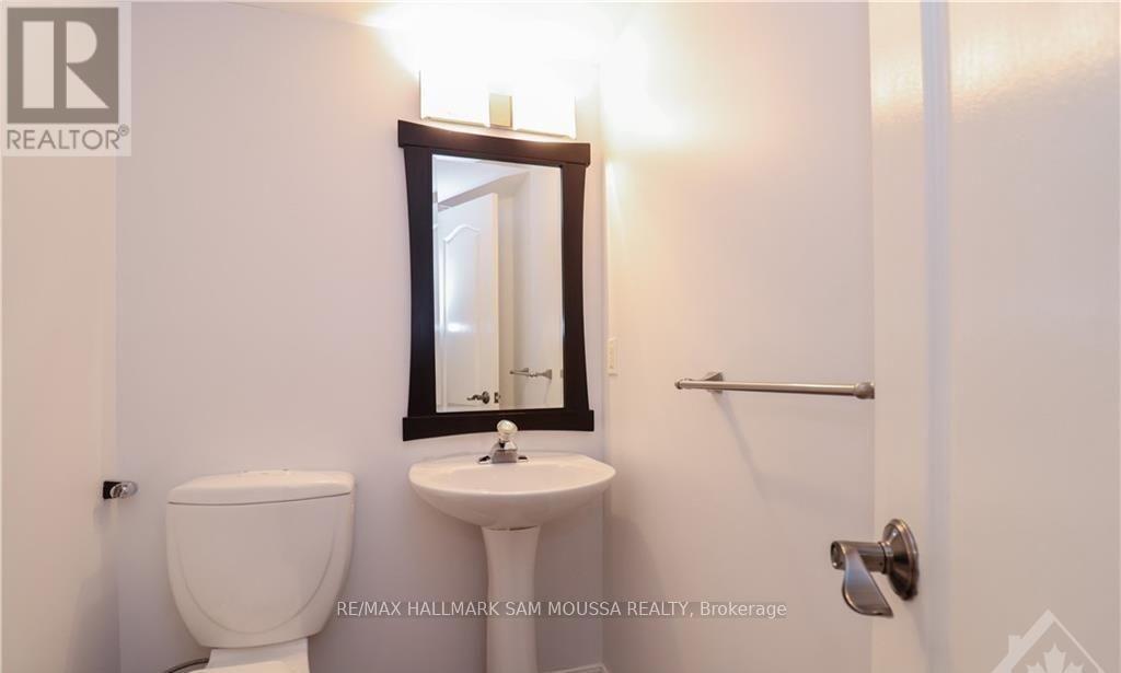 104 Thornbury Crescent, Ottawa, Ontario  K2G 6C3 - Photo 12 - X12647546