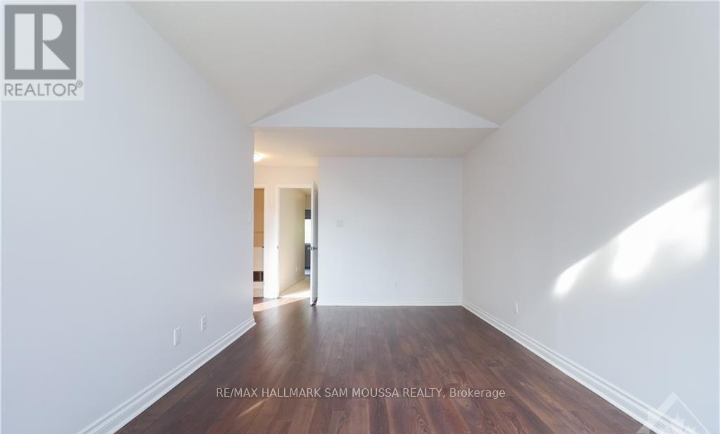 104 Thornbury Crescent, Ottawa, Ontario  K2G 6C3 - Photo 15 - X12647546