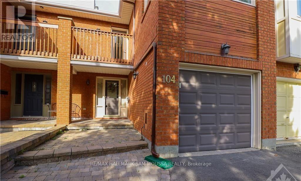 104 Thornbury Crescent, Ottawa, Ontario  K2G 6C3 - Photo 2 - X12647546