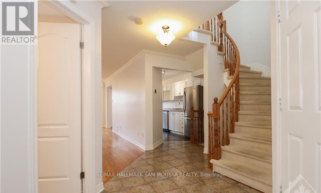 104 Thornbury Crescent, Ottawa, Ontario  K2G 6C3 - Photo 4 - X12647546