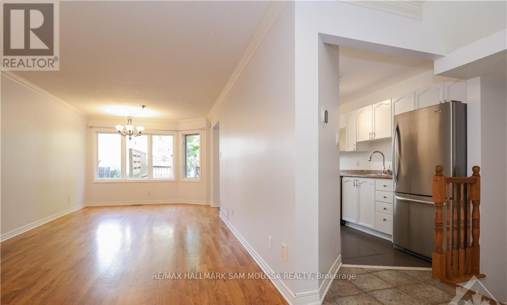 104 Thornbury Crescent, Ottawa, Ontario  K2G 6C3 - Photo 5 - X12647546