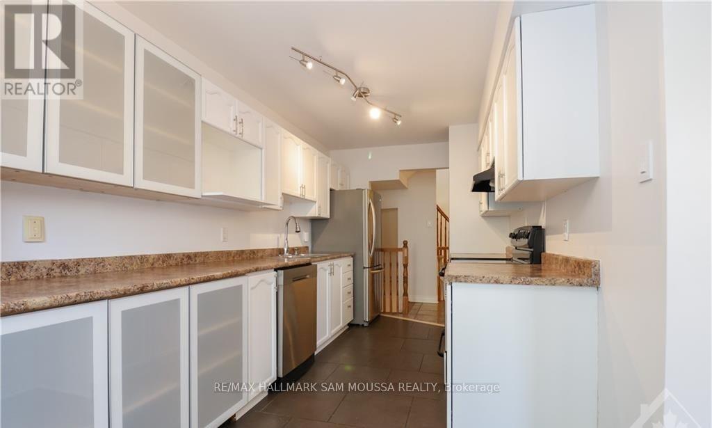 104 Thornbury Crescent, Ottawa, Ontario  K2G 6C3 - Photo 9 - X12647546