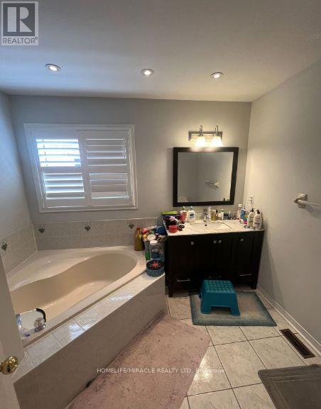 6912 Buttle Station Place, Mississauga, Ontario  L5W 1B8 - Photo 10 - W12647542