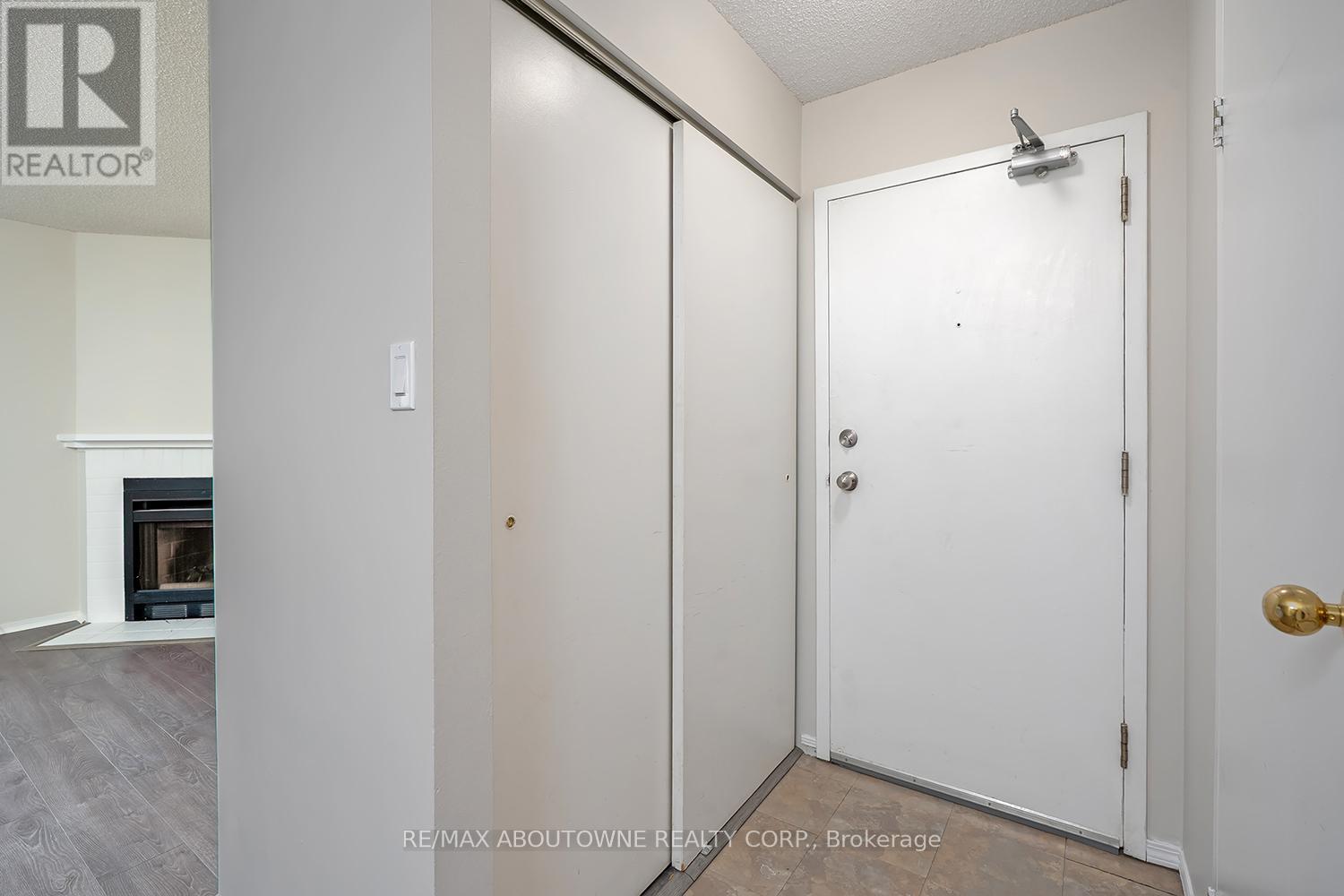 422 - 1450 Glen Abbey Gate, Oakville, Ontario  L6M 2V7 - Photo 7 - W12647544