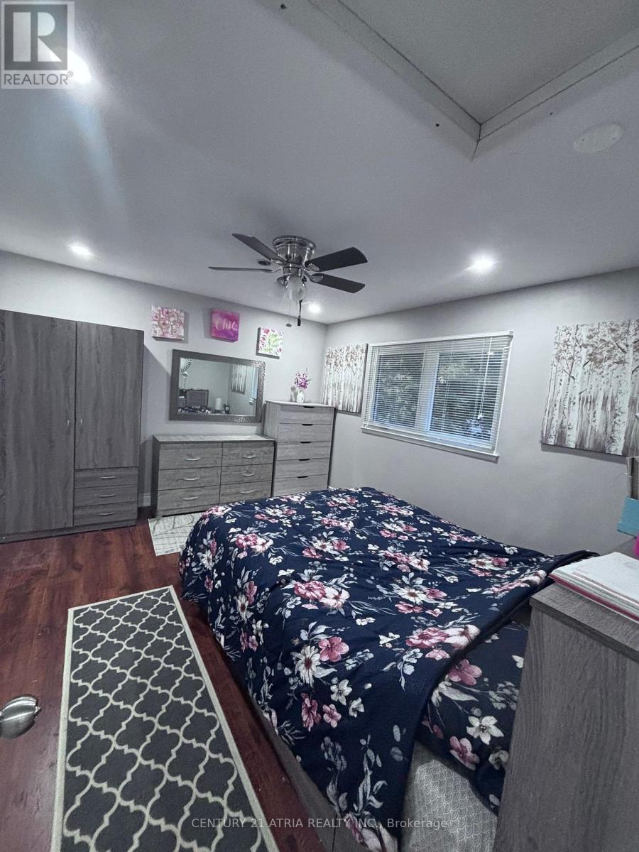 ROOM 1 - 18 STAVELEY CRESCENT, Brampton, Ontario