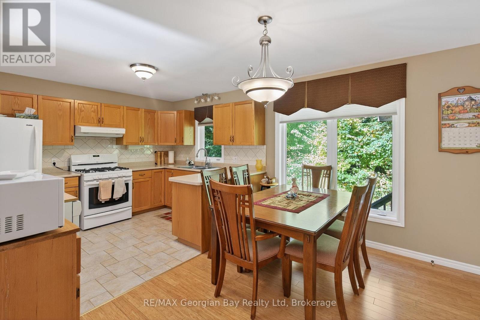 56 Becketts Side Road, Tay, Ontario  L0K 2C0 - Photo 12 - S12452072