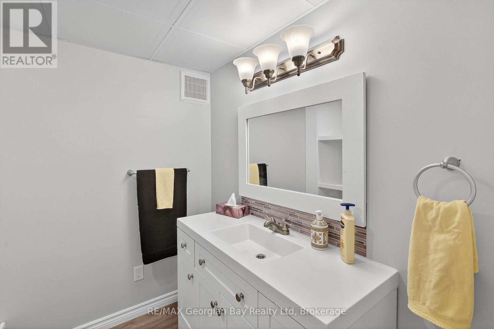 56 Becketts Side Road, Tay, Ontario  L0K 2C0 - Photo 29 - S12452072