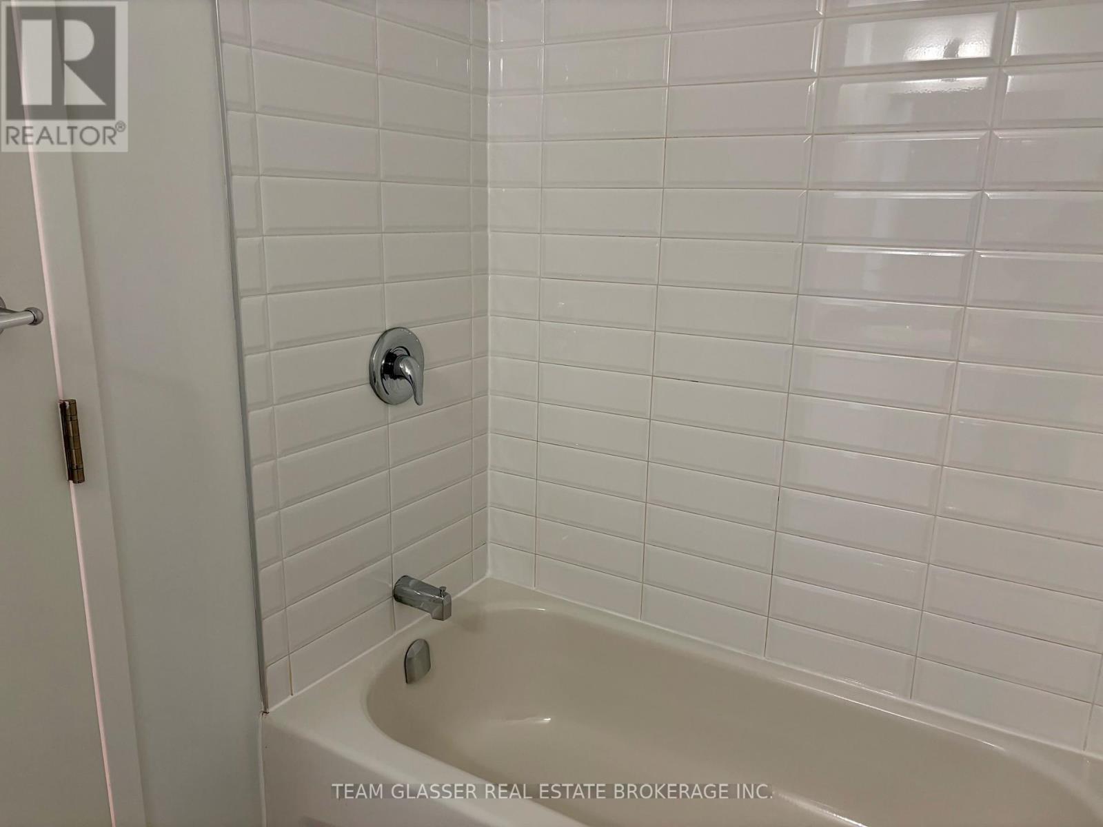 102 - 396 Queens Avenue, London East, Ontario  N6B 1X7 - Photo 11 - X12647608