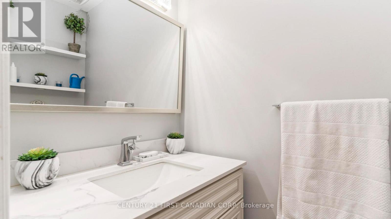 35 Hummingbird Crescent, London South, Ontario  N6J 4M3 - Photo 20 - X12647612