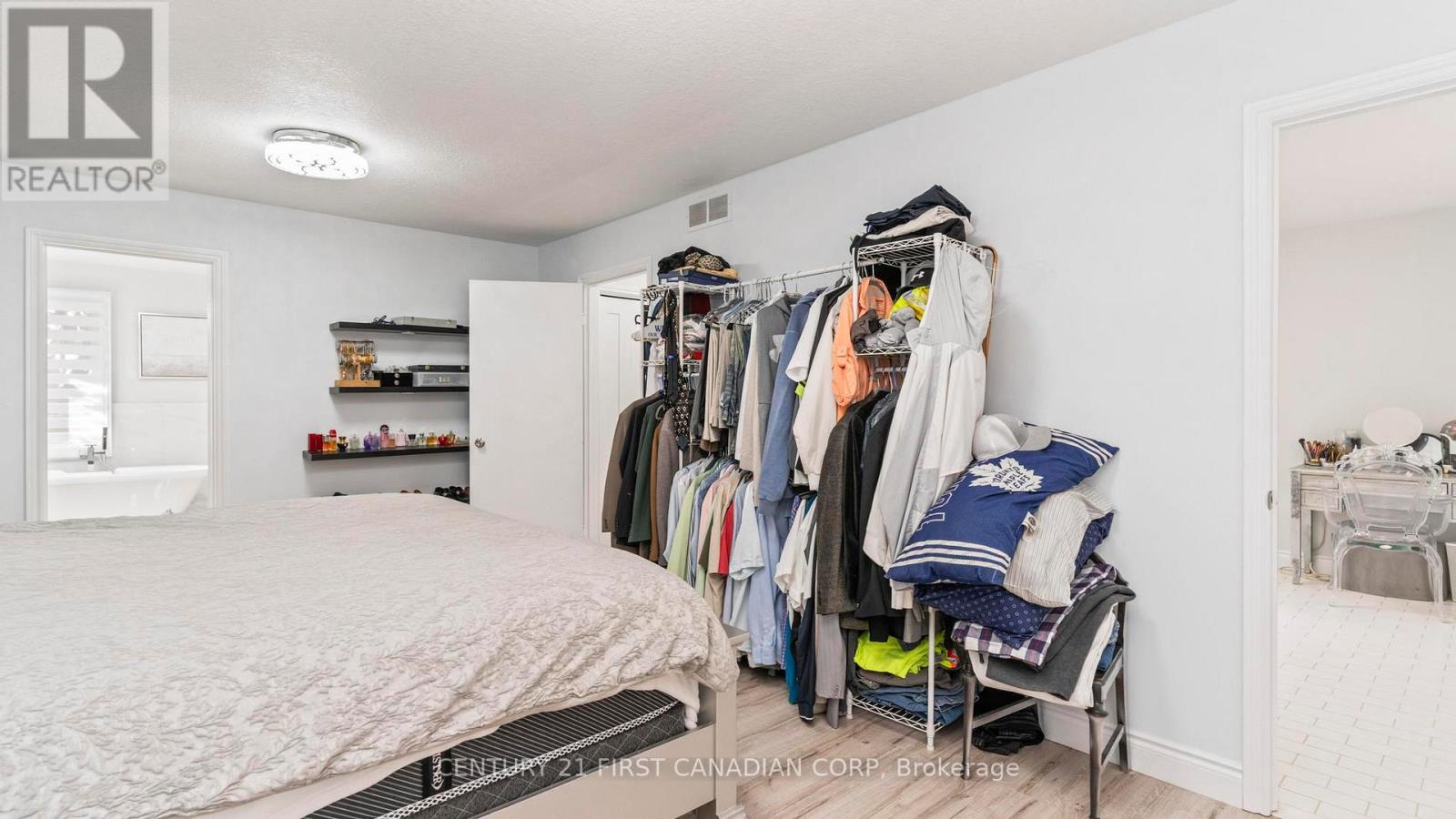 35 Hummingbird Crescent, London South, Ontario  N6J 4M3 - Photo 30 - X12647612