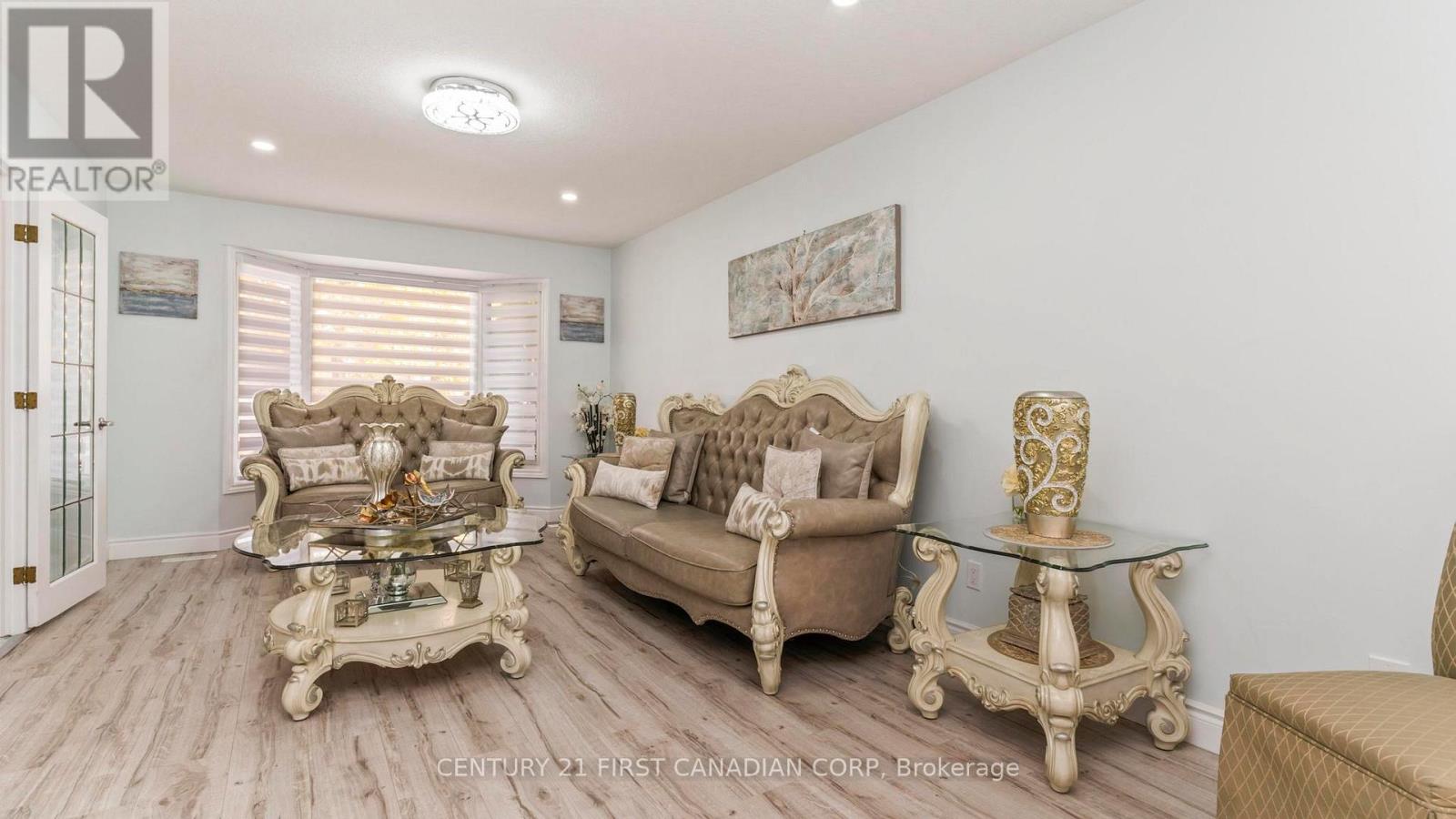 35 Hummingbird Crescent, London South, Ontario  N6J 4M3 - Photo 8 - X12647612