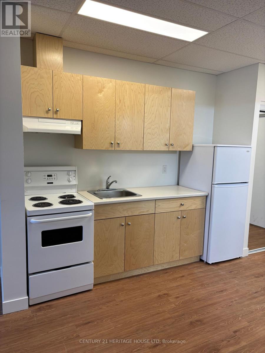 210 - 50 Scott Street, St. Thomas, Ontario  N5P 1K6 - Photo 5 - X12647632