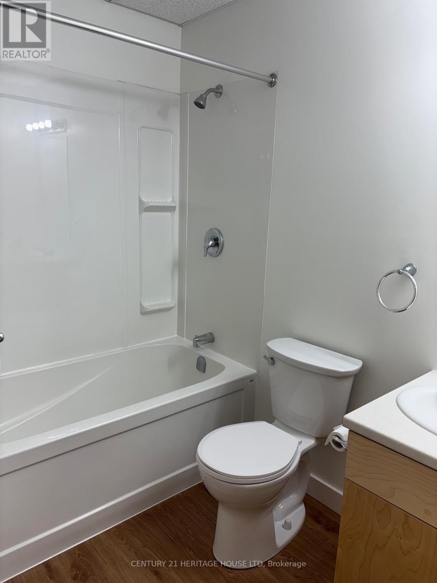 210 - 50 Scott Street, St. Thomas, Ontario  N5P 1K6 - Photo 7 - X12647632