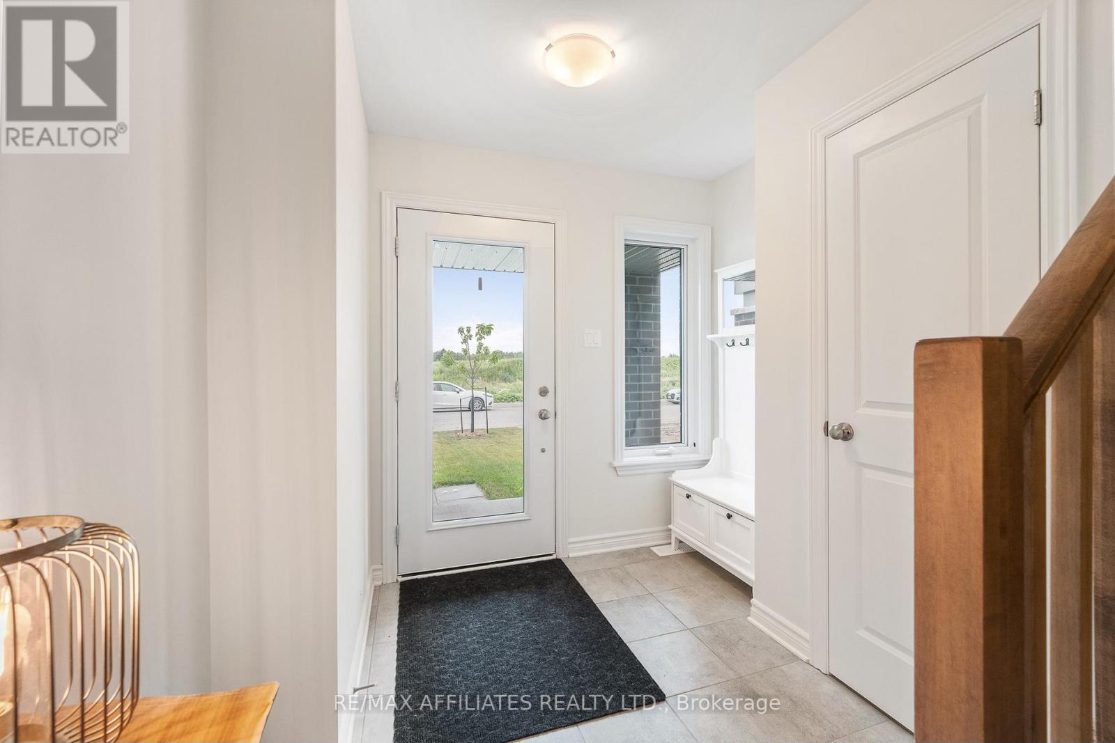 28 Verglas Lane, Ottawa, Ontario  K1W 0P5 - Photo 4 - X12647630