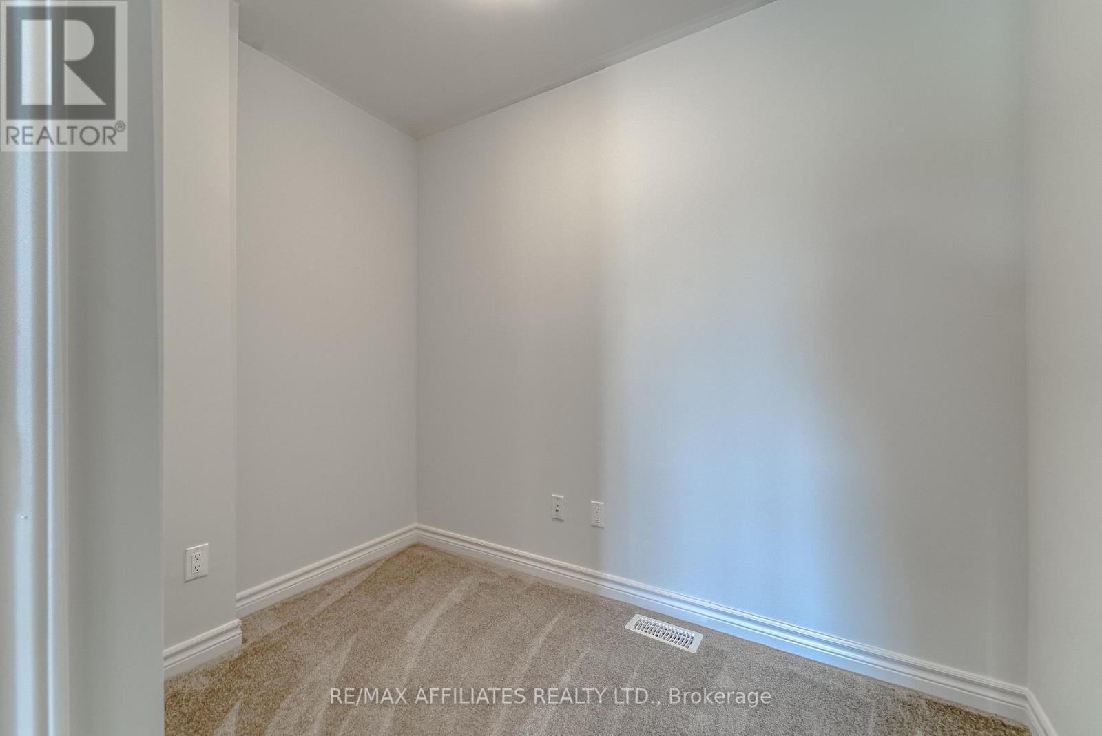 28 Verglas Lane, Ottawa, Ontario  K1W 0P5 - Photo 5 - X12647630