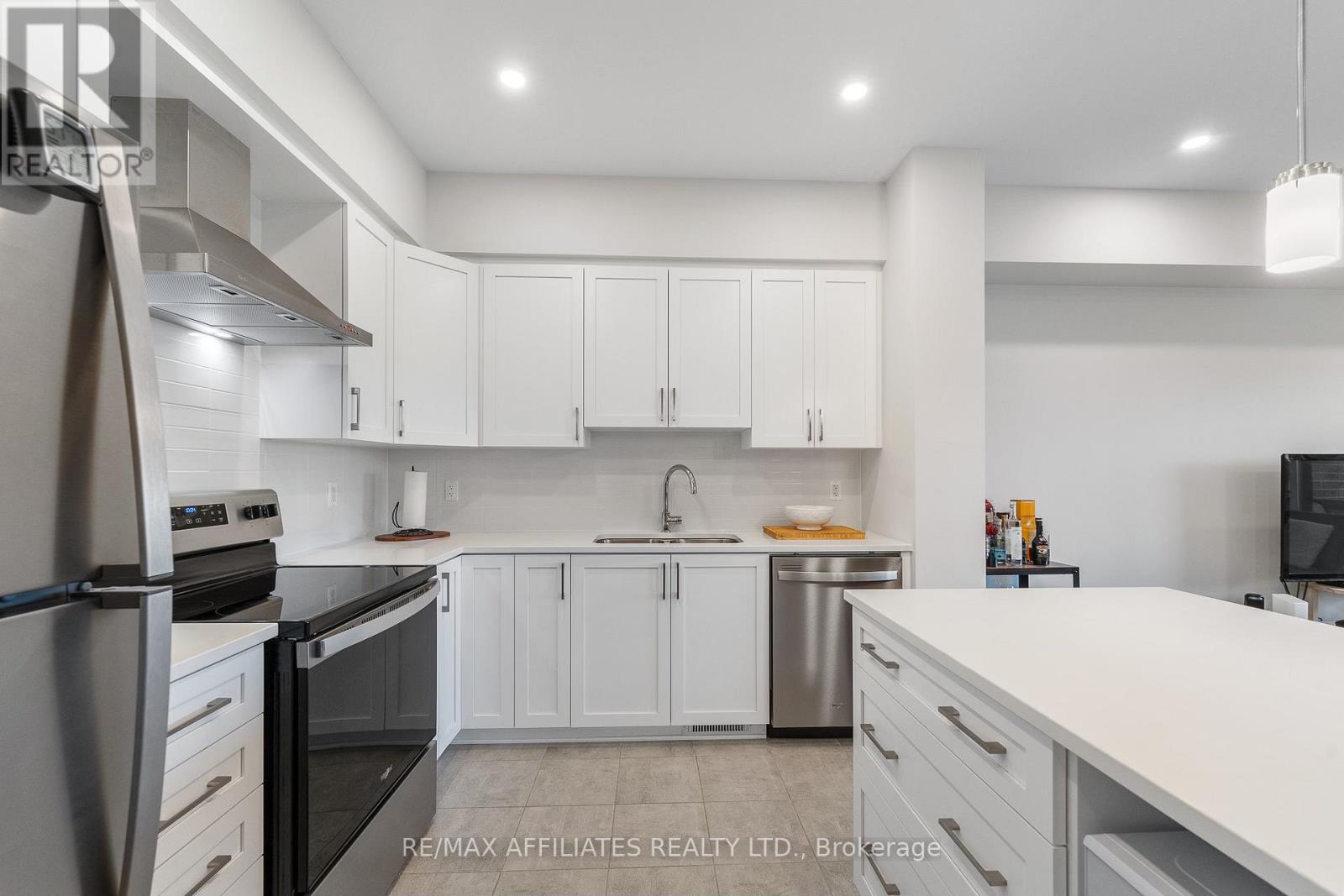 28 Verglas Lane, Ottawa, Ontario  K1W 0P5 - Photo 7 - X12647630