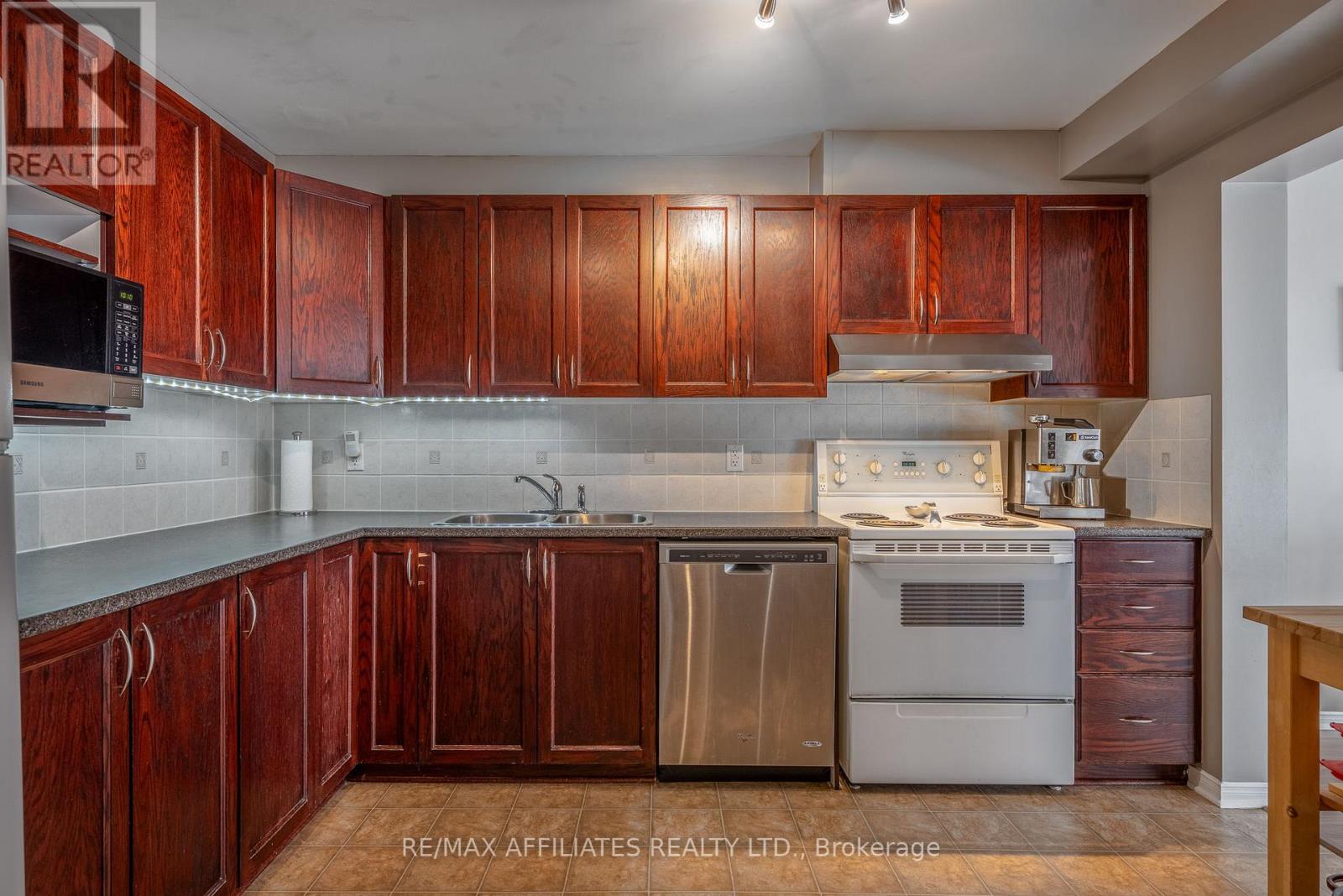 1031 Capreol Street, Ottawa, Ontario  K4A 4Z7 - Photo 13 - X12647658