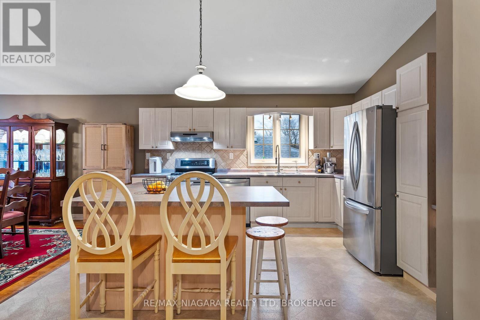 272 Steele Street, Port Colborne, Ontario  L3K 4X8 - Photo 10 - X12647656